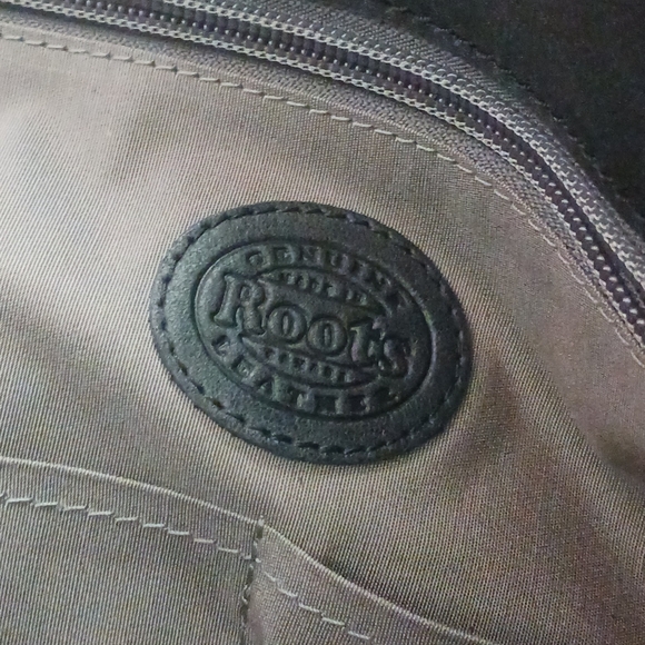 💼 Roots Messenger Bag - Picture 12 of 16